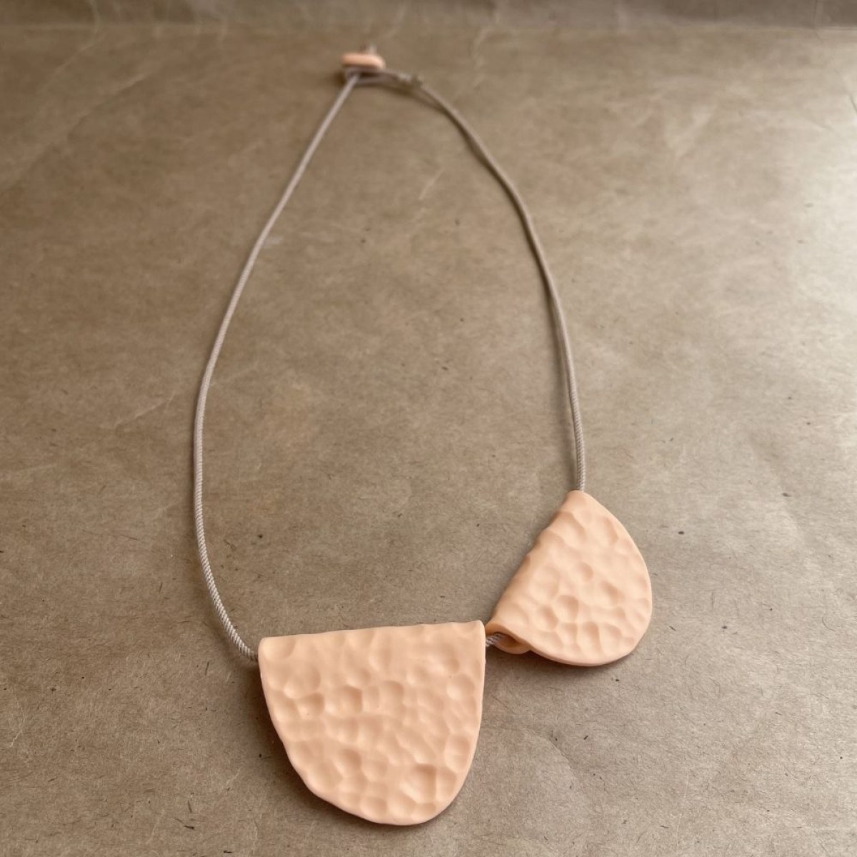 AMANI NECKLACE PEACH